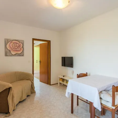Giuliano-1 By Interhome Apartamento