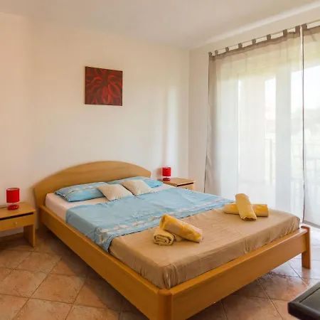 Giuliano-1 By Interhome * Frata