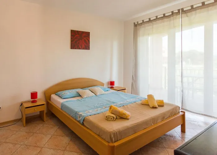 Giuliano-1 By Interhome * Frata