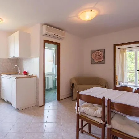 Giuliano-1 By Interhome * Frata